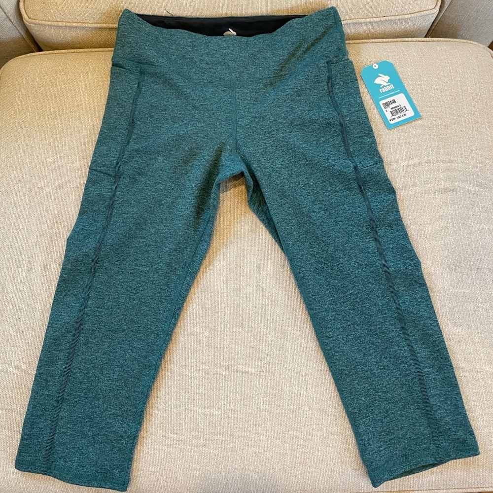 NWT Rabbit Versa Capris Size Small in Baltic